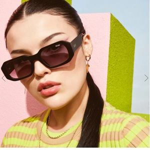 Quay HYPED UP black/smoke sunglasses
